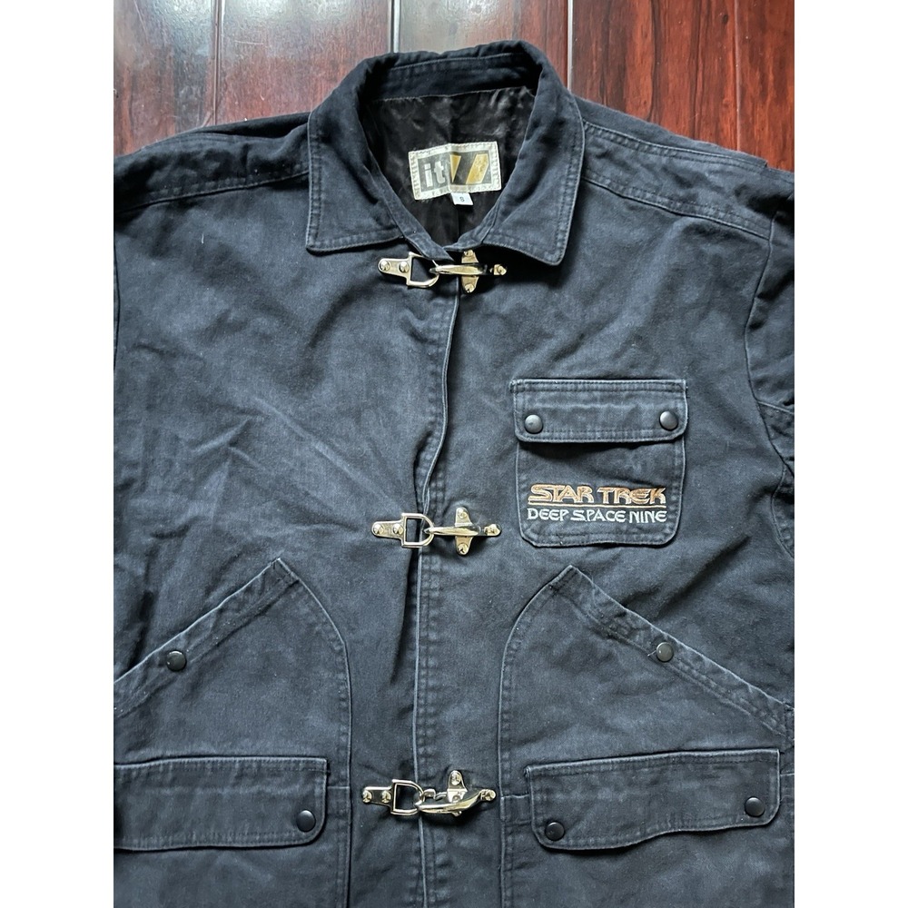 Star Trek Deep Space Nine Fireman Clasp Cast & Crew Jacket Size Small Preowned - Picture 4 of 13